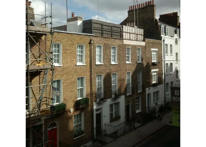 Central London Flat. Georgian Terrace. Bright.